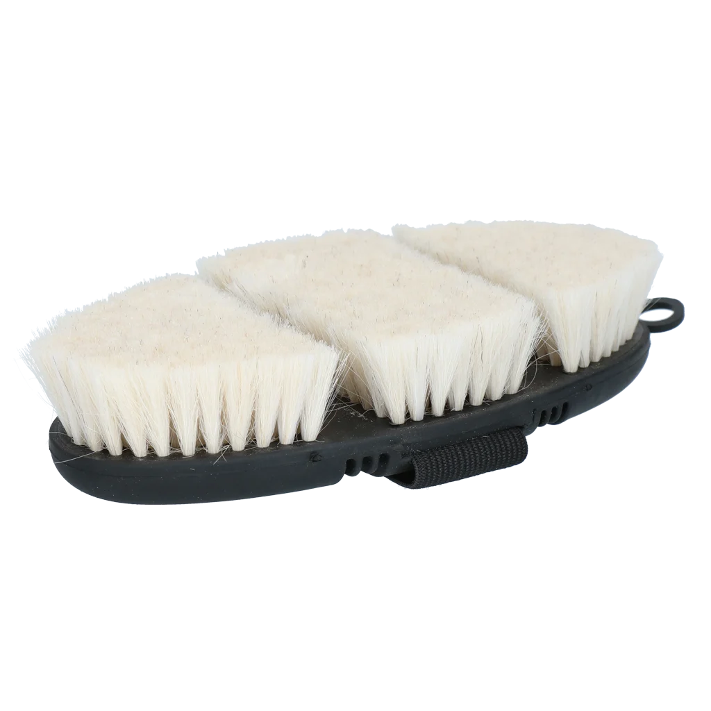Miękka szczotka dla koni z włosiem kozim i elastycznym wierzchem – Excellent Horse Flexi Brush Shine - obrazek 4