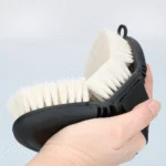 Miękka szczotka dla koni z włosiem kozim i elastycznym wierzchem – Excellent Horse Flexi Brush Shine - obrazek 6