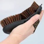 Miękka szczotka dla koni do kurzu i piasku z elastyczną górną częścią – Excellent Horse Flexi Brush Soft - obrazek 5