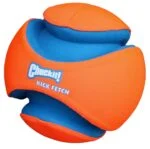 Piłka nożna dla psa z gumowymi wgłębieniami, Ø 19 cm – Chuckit! Kick Fetch Dog L - obrazek 4