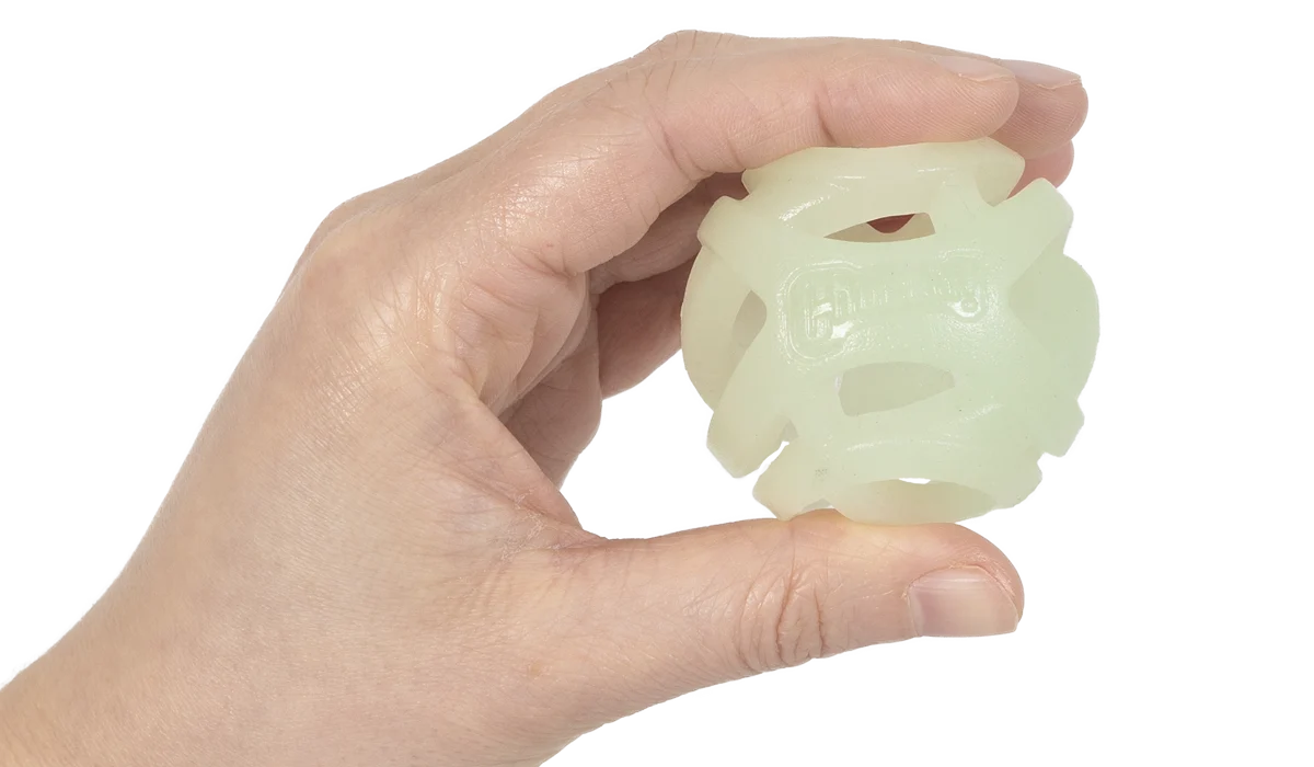 Świecąca piłka dla psa S, pływająca, 4,5 cm, 2 sztuki – Chuckit! Air Glow Fetch Ball - obrazek 2