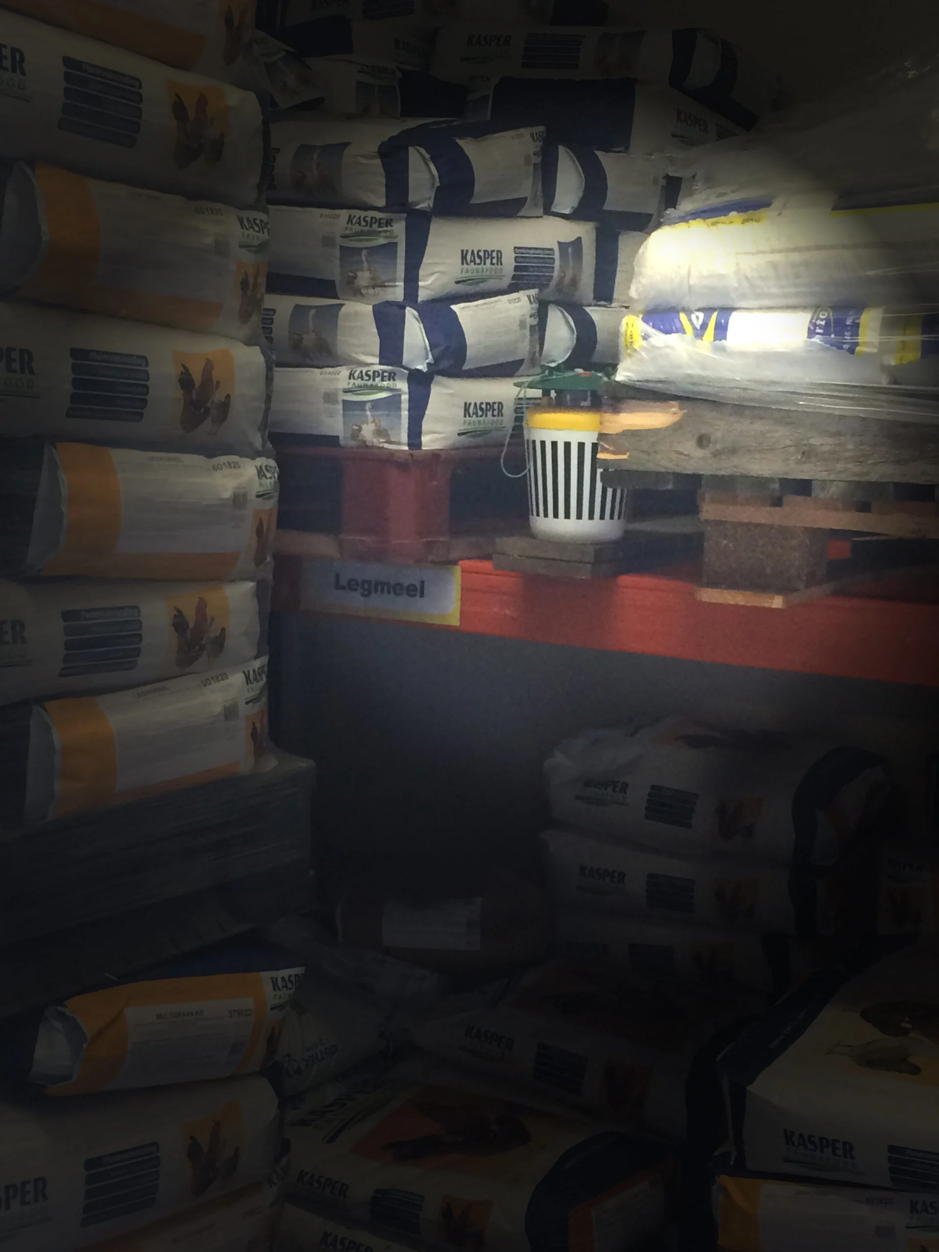 Pułapka na mole spożywcze w czarne pasy, bez feromonu i wkładki lepowej – Agrisense Black Stripe - obrazek 2