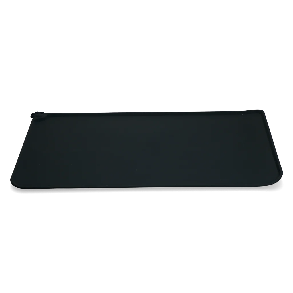 Silikonowa mata pod miski z podwyższonym brzegiem, S 30 x 48 cm, szara – Eat Slow Live Longer Spill Mat - obrazek 3