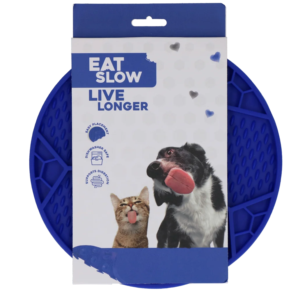 Mata do lizania dla psów ze wzorem piłki i przyssawkami, Ø 22 cm, niebieska – Eat Slow Live Longer Lick Mat Soccer Ball - obrazek 1