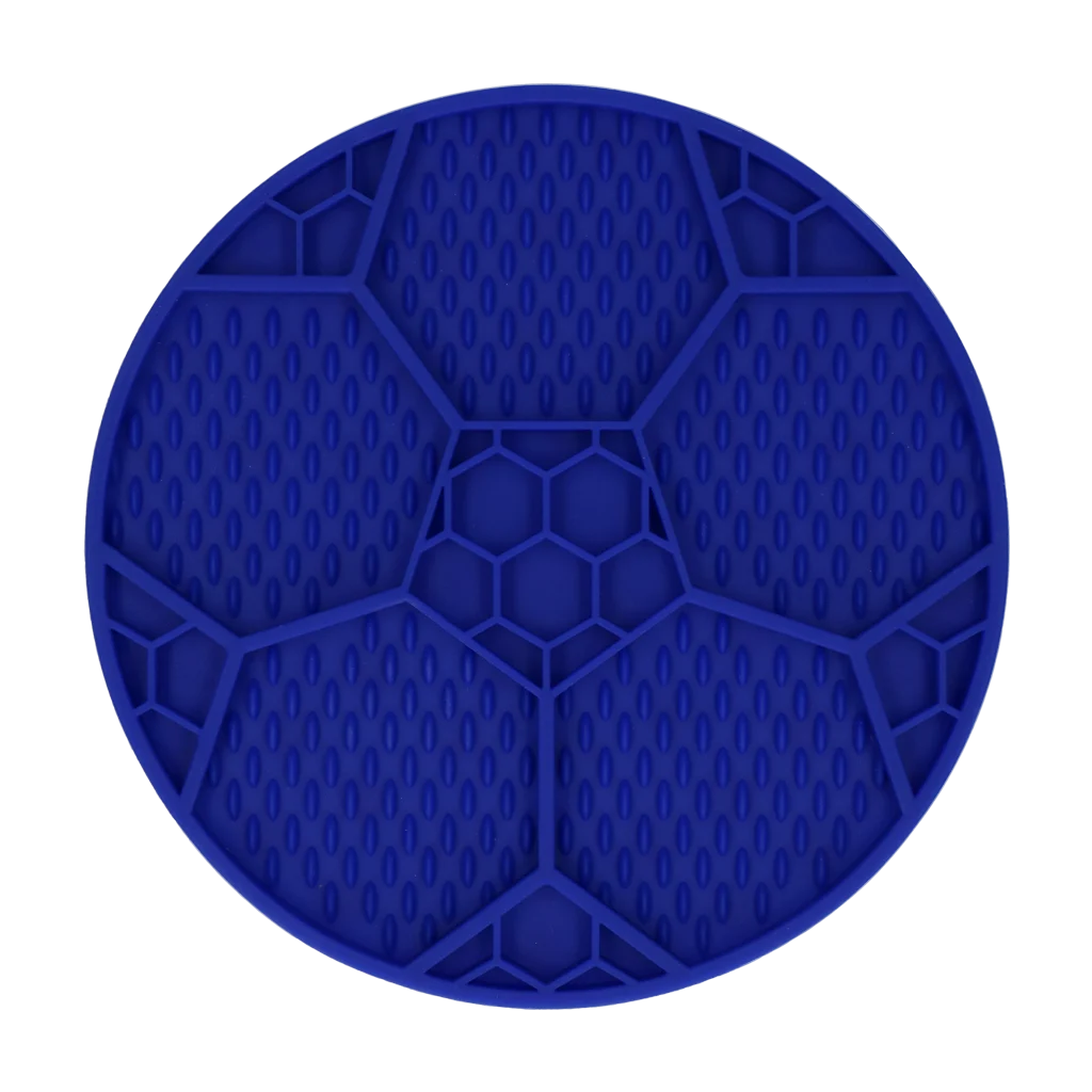 Mata do lizania dla psów ze wzorem piłki i przyssawkami, Ø 22 cm, niebieska – Eat Slow Live Longer Lick Mat Soccer Ball - obrazek 2