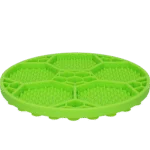 Mata do lizania dla psów z wzorem piłki nożnej i przyssawkami, Ø 22 cm, zielona – Eat Slow Live Longer Lick Mat Soccer Ball - obrazek 3
