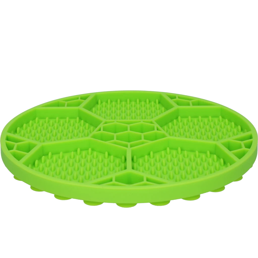 Mata do lizania dla psów z wzorem piłki nożnej i przyssawkami, Ø 22 cm, zielona – Eat Slow Live Longer Lick Mat Soccer Ball - obrazek 3
