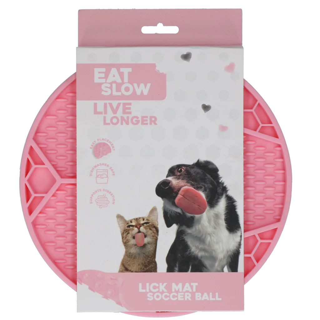 Mata do lizania dla psów z motywem piłki nożnej i przyssawkami, Ø 22 cm, różowa – Eat Slow Live Longer Lick Mat Soccer Ball - obrazek 1