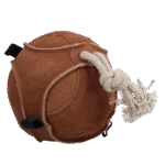Zamszowa piłka do zabawy dla koni z pętlami na smakołyki, brązowa – Excellent Horse Fun Play Ball Suede - obrazek 2