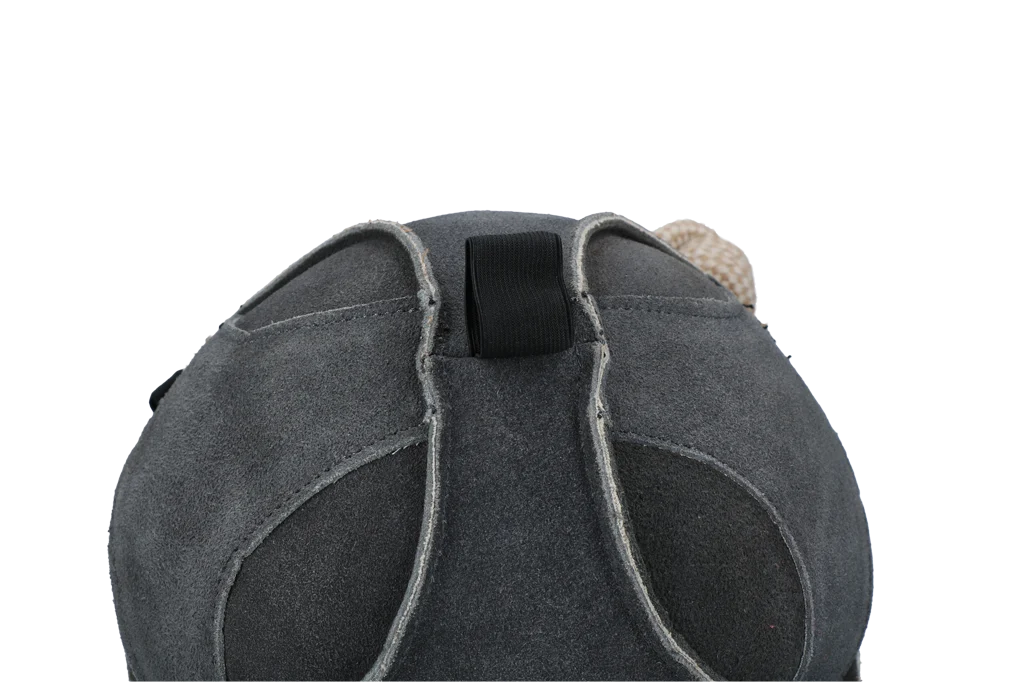 Zamszowa piłka do zabawy dla koni z elastycznymi pętlami, szara – Excellent Horse Fun Play Ball - obrazek 2
