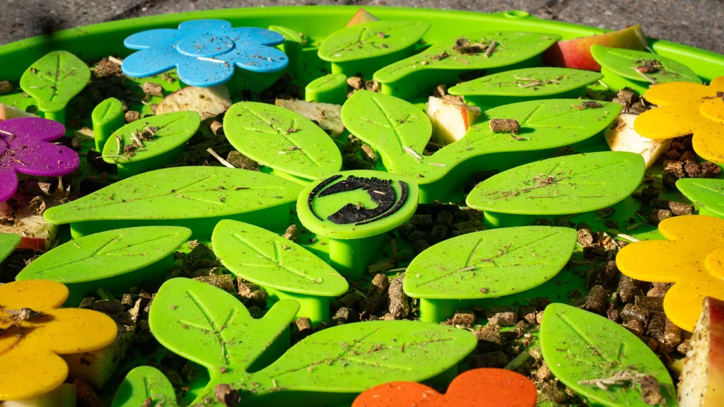 Mata węchowa dla konia na paszę i przysmaki – Excellent Horse Snuffle Mat Flower Power - obrazek 5