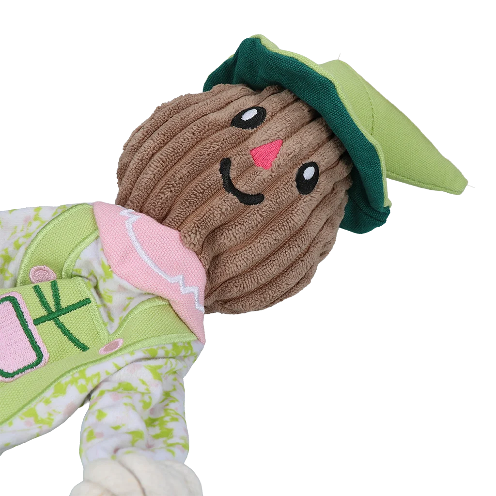 Zabawka do przeciągania – strach na wróble z szeleszczącym tułowiem i sznurem – Garden Paws Scarecrow Indy Fields M - obrazek 4