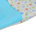 Zabawka węchowa z szeleszczącym materiałem i miejscem na smakołyki – Garden Paws Garden Glove Sky Flowers - obrazek 6