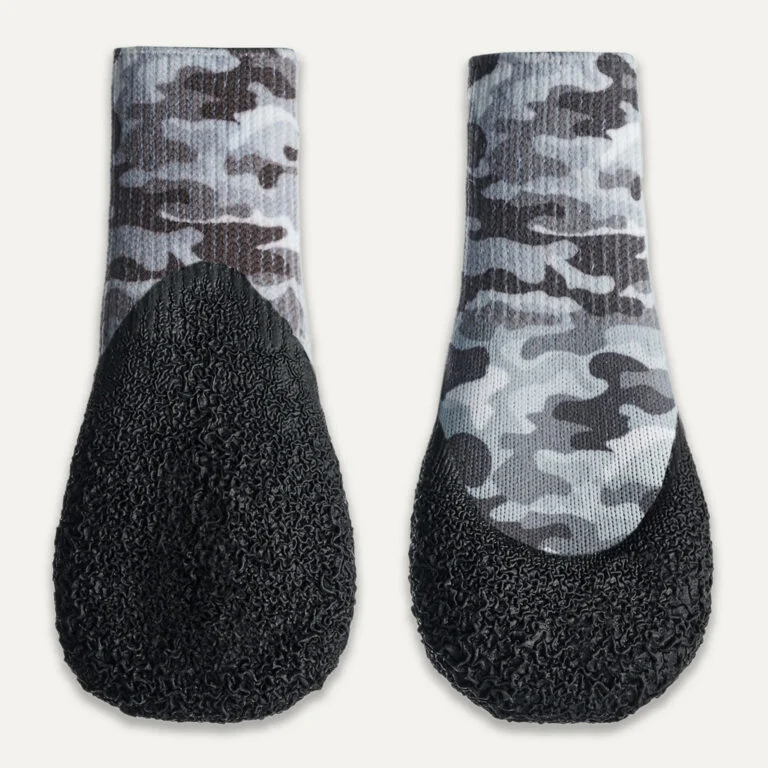 Wodoodporne buty dla psa z gumową podeszwą, 4 sztuki, M, kamuflaż i czarny – Goo-eez Lites