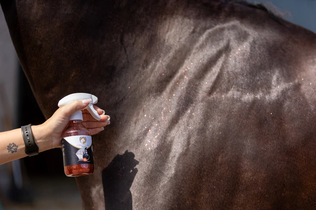 Brokatowy spray do sierści, grzywy i ogona, 250 ml – Excellent Horse Hi Gloss Glitter Spray Orange - obrazek 2