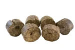 Blok z lucerny z otworem do zabawki sznurkowej dla konia, 12,5 kg – LAX Tierfutter blok z lucerny z otworem