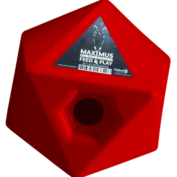 Kostka na paszę dla koni, czerwona, otwór na przysmaki 37 mm – Maximus Feed & Play Cube