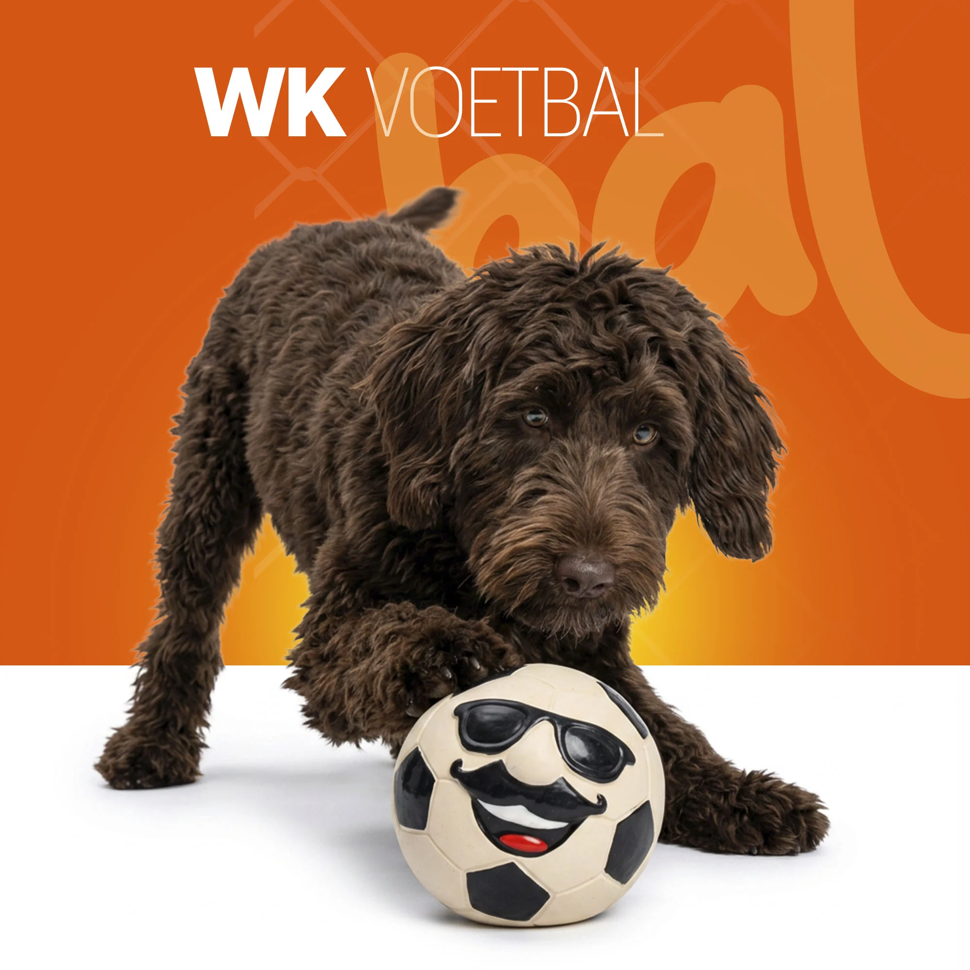 Lateksowa zabawka dla psa z piszczałką, pomarańczowa, L – Holland Mr. WK Soccer - obrazek 2