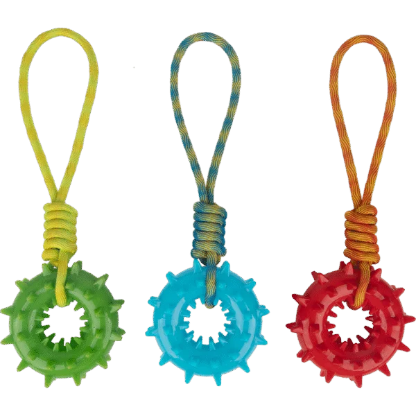 Obręcz do przeciągania dla psów z wypustkami, sznurem i uchwytem, różne kolory – Pawise Play-N-Tug Ring With Handle