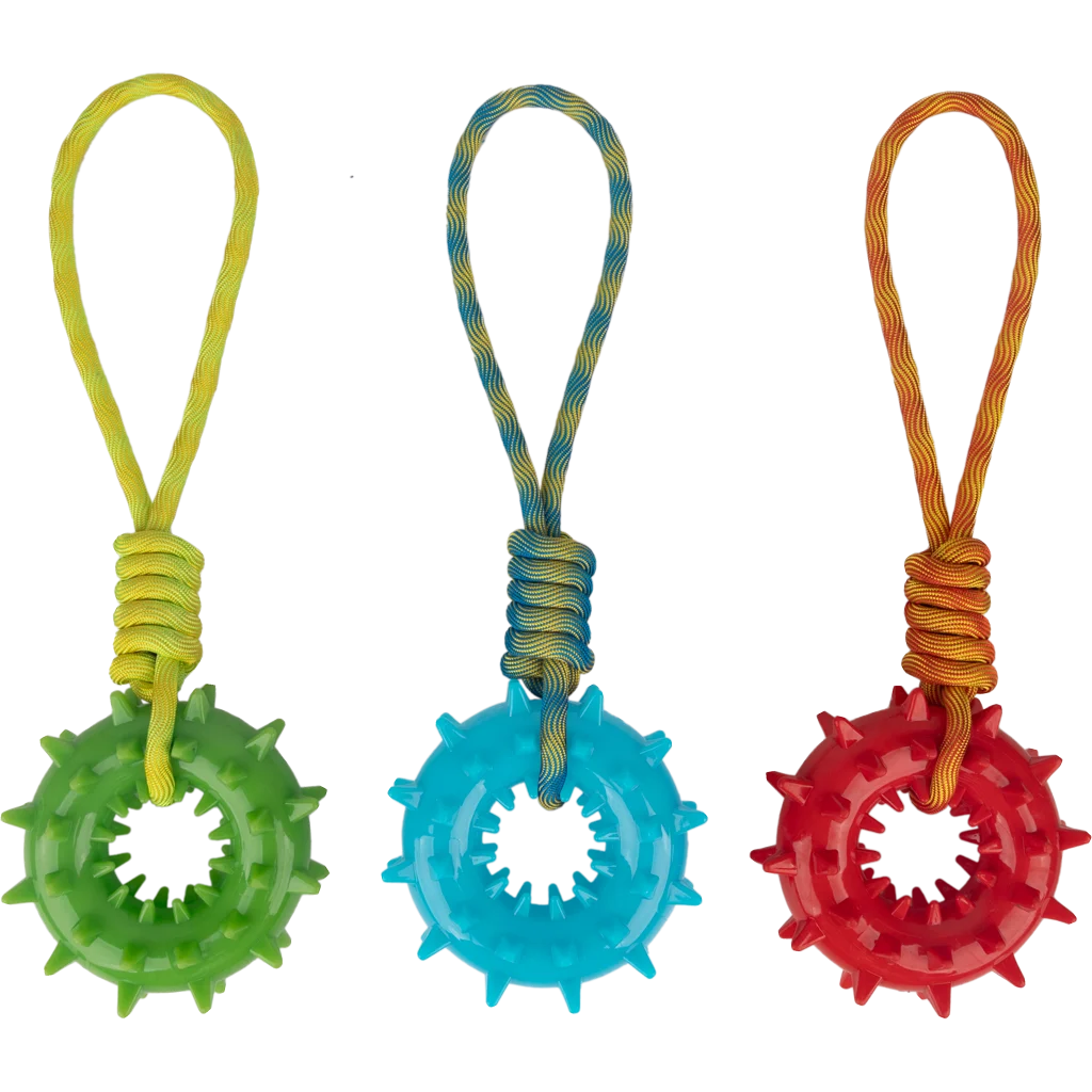Obręcz do przeciągania dla psów z wypustkami, sznurem i uchwytem, różne kolory – Pawise Play-N-Tug Ring With Handle - obrazek 1