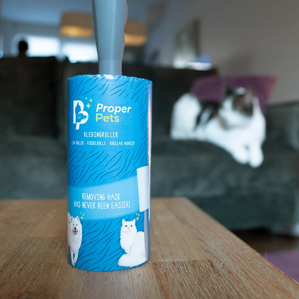 Rolka do ubrań z 48 samoprzylepnymi listkami – Proper Pets - obrazek 2