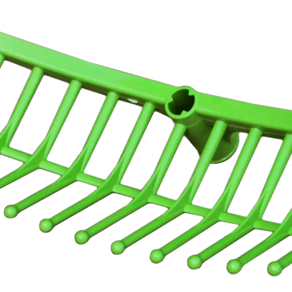 Zielone plastikowe grabie do paszy, średnica otworu 26 mm