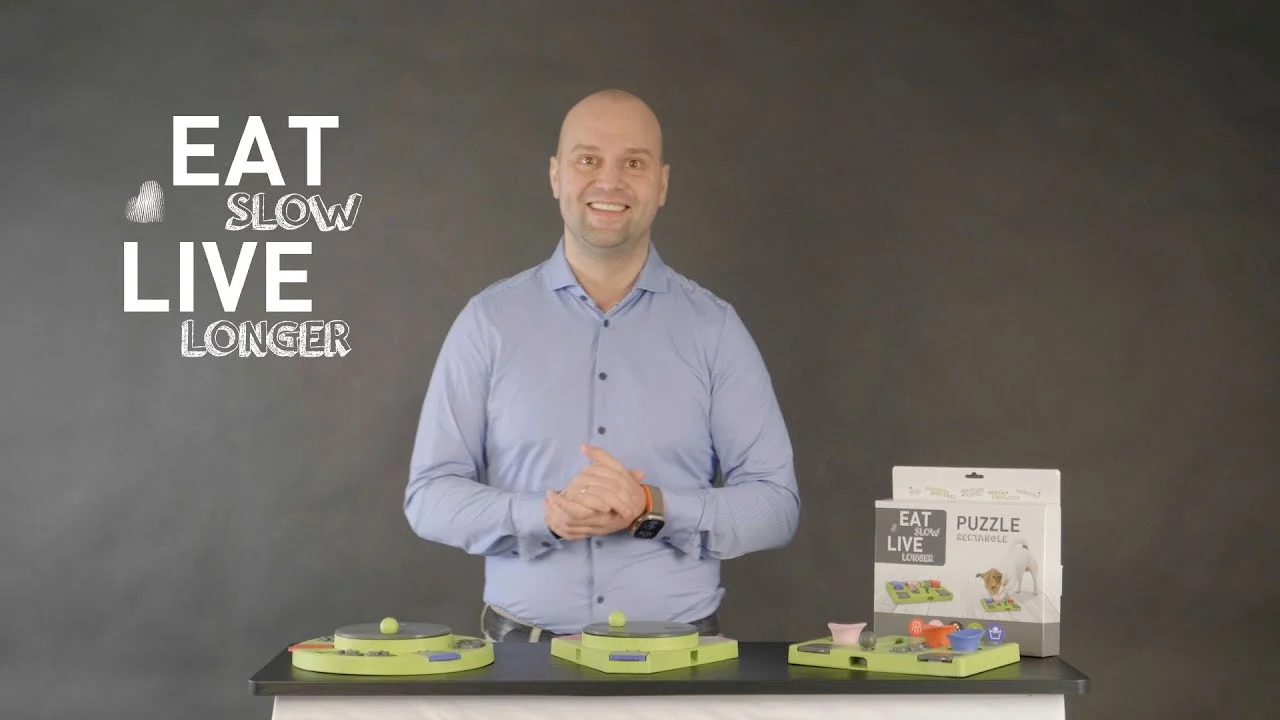 Łamigłówka dla psa na karmę i przysmaki z antypoślizgowymi nóżkami – Eat Slow Live Longer Puzzle Circle - obrazek 4